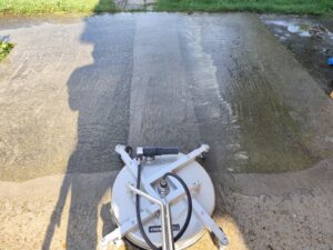 Професионално почистване на външни настилки